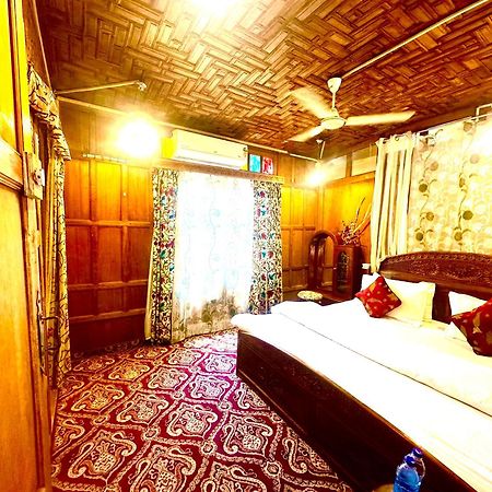 Lake Palace Group Of House Boats Srīnagar Extérieur photo