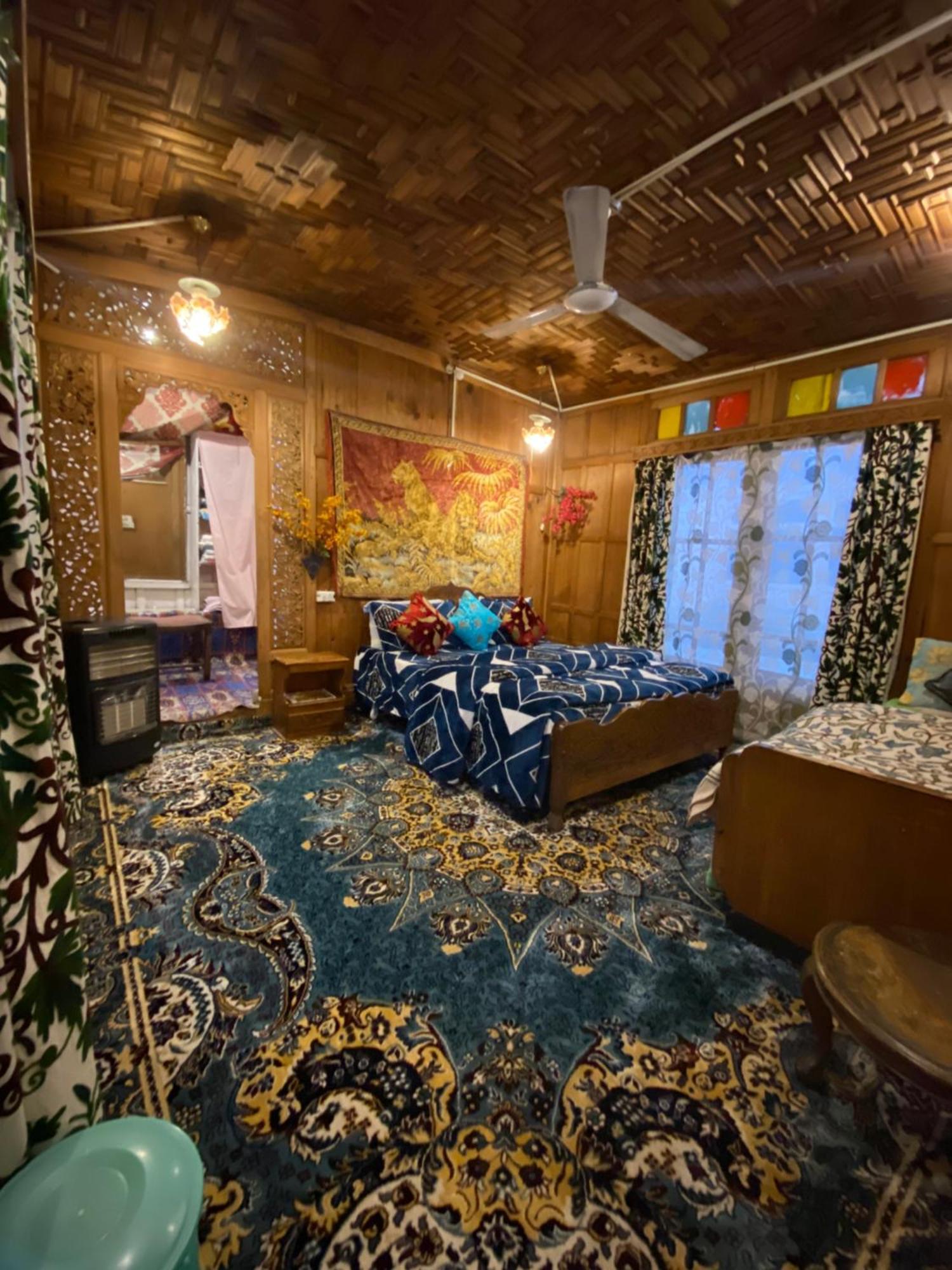 Lake Palace Group Of House Boats Srīnagar Extérieur photo
