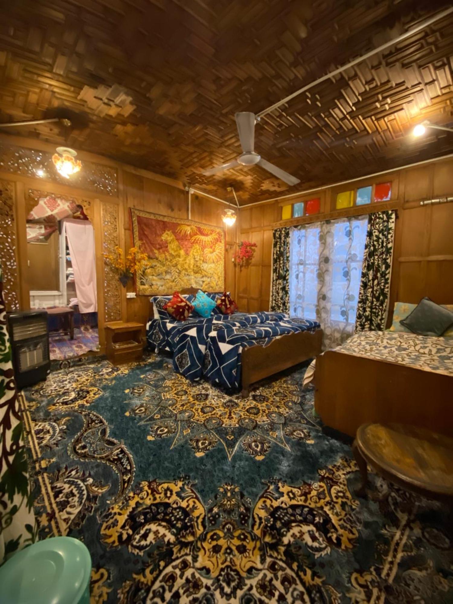 Lake Palace Group Of House Boats Srīnagar Extérieur photo