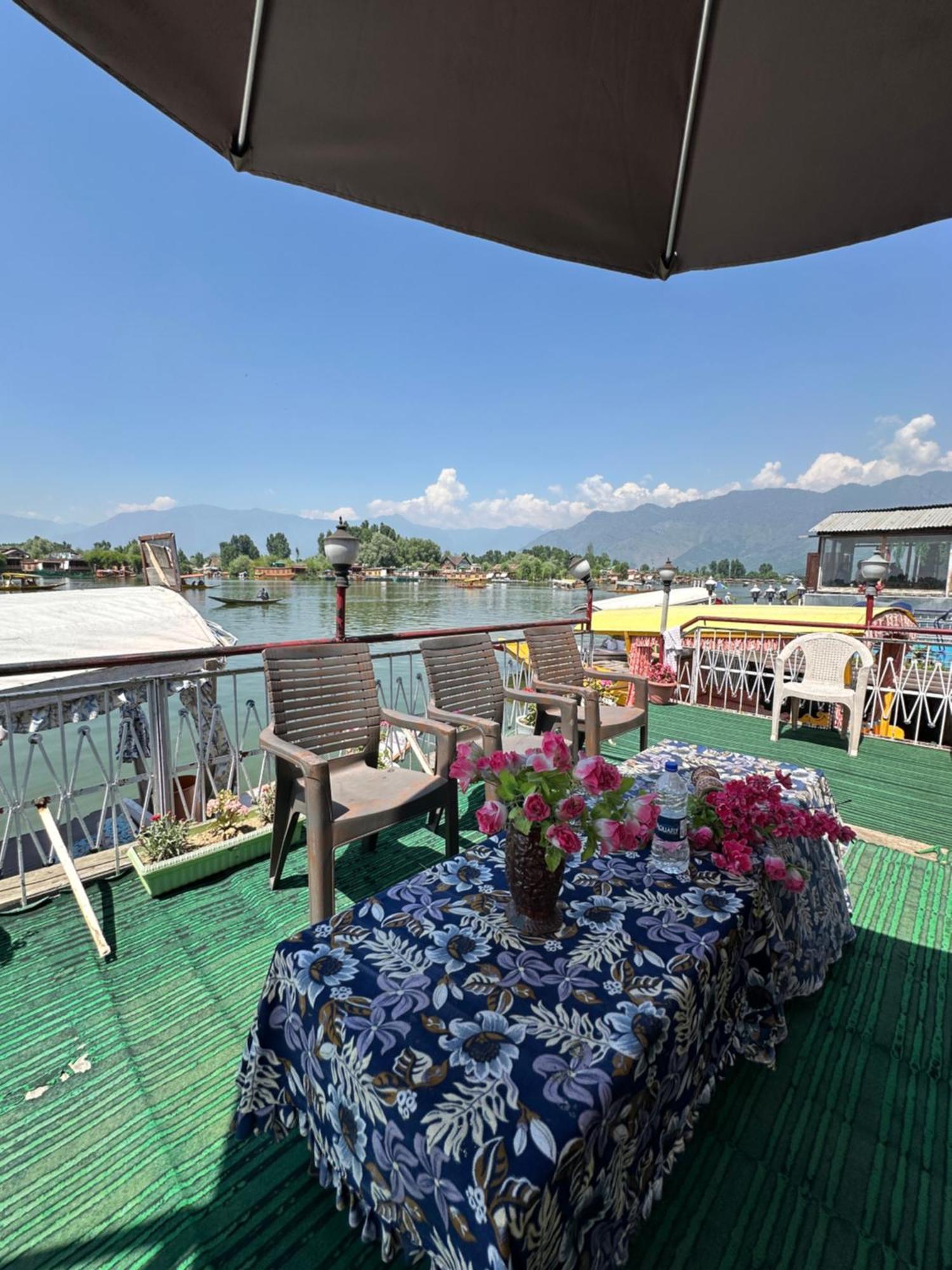 Lake Palace Group Of House Boats Srīnagar Extérieur photo