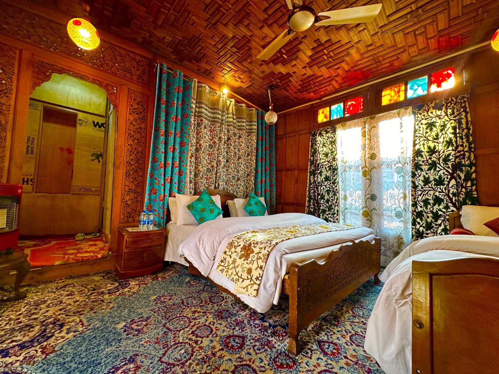 Lake Palace Group Of House Boats Srīnagar Extérieur photo