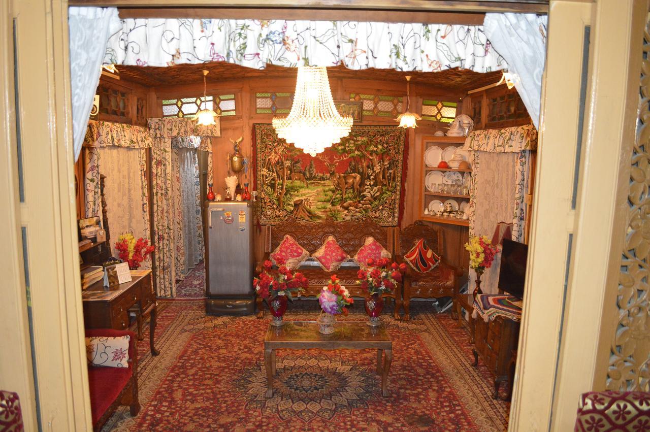 Lake Palace Group Of House Boats Srīnagar Extérieur photo