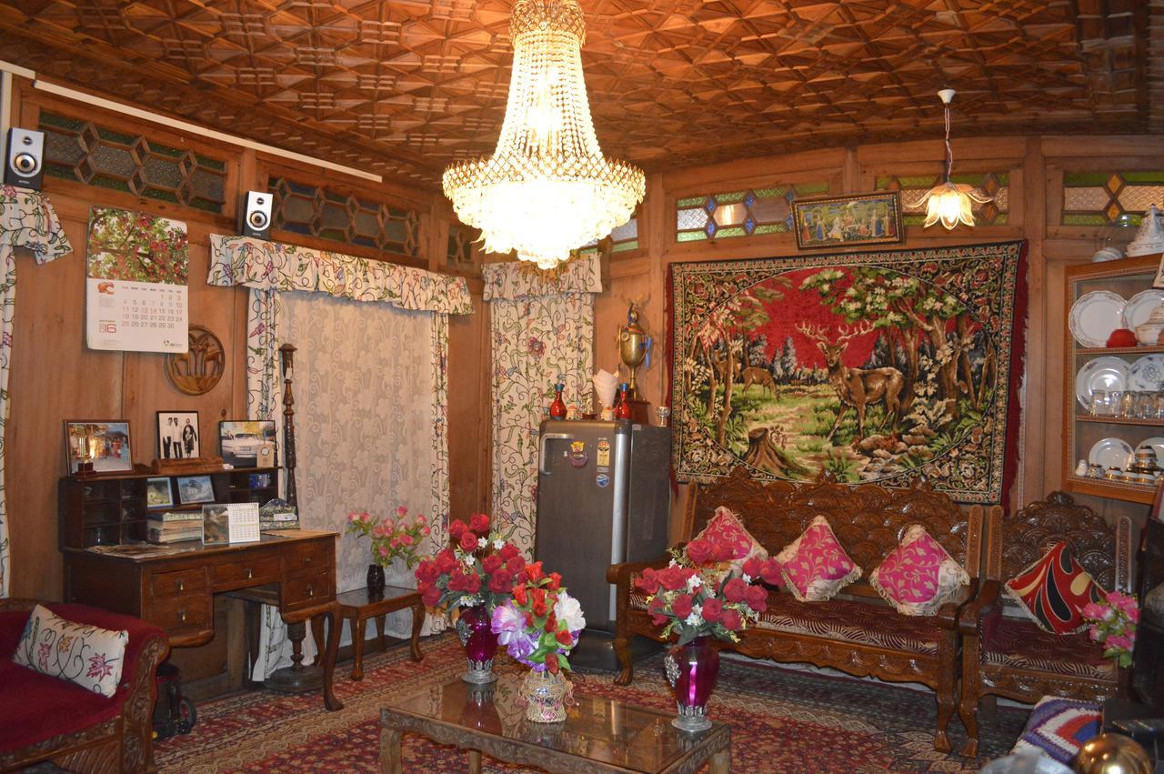 Lake Palace Group Of House Boats Srīnagar Extérieur photo
