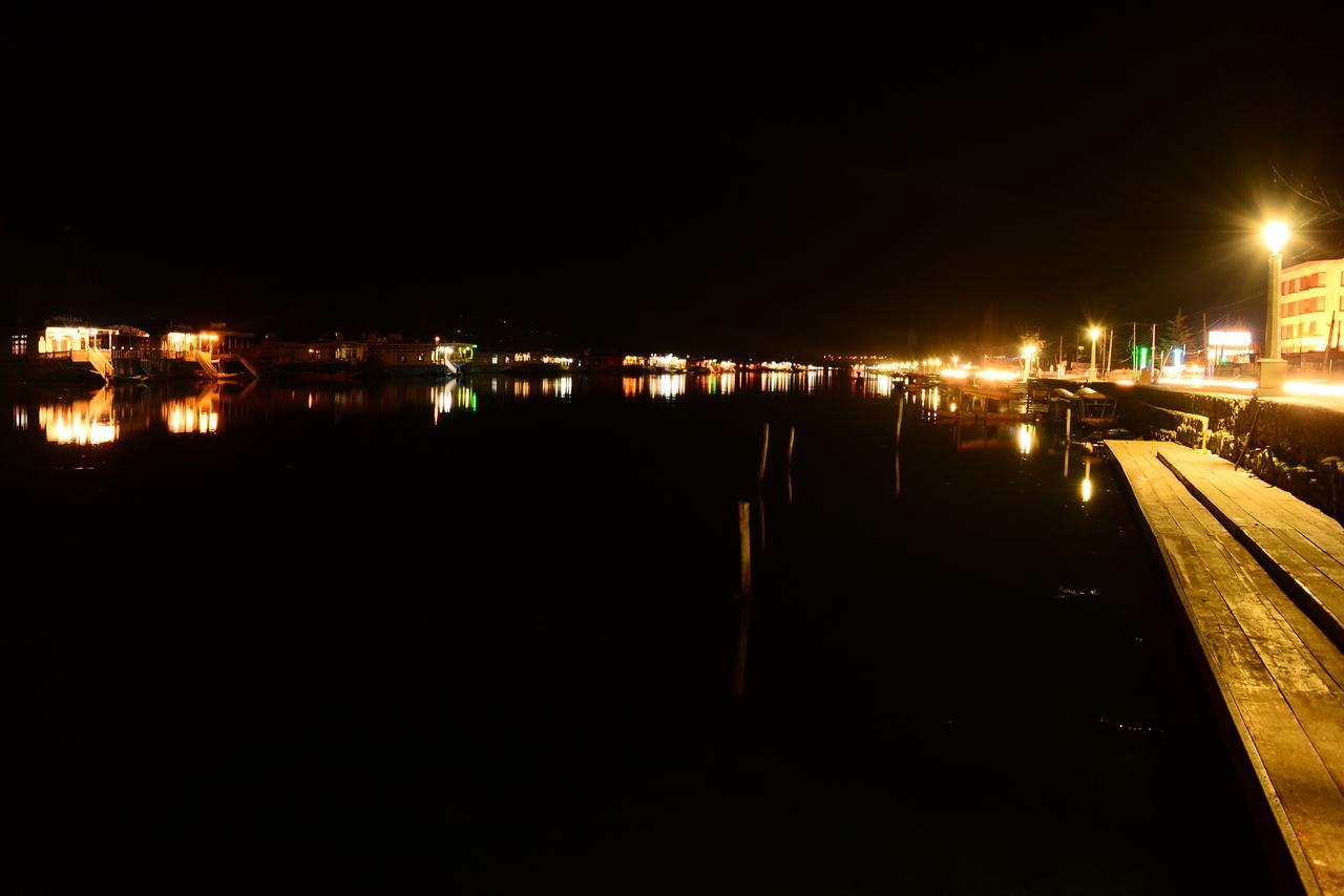 Lake Palace Group Of House Boats Srīnagar Extérieur photo