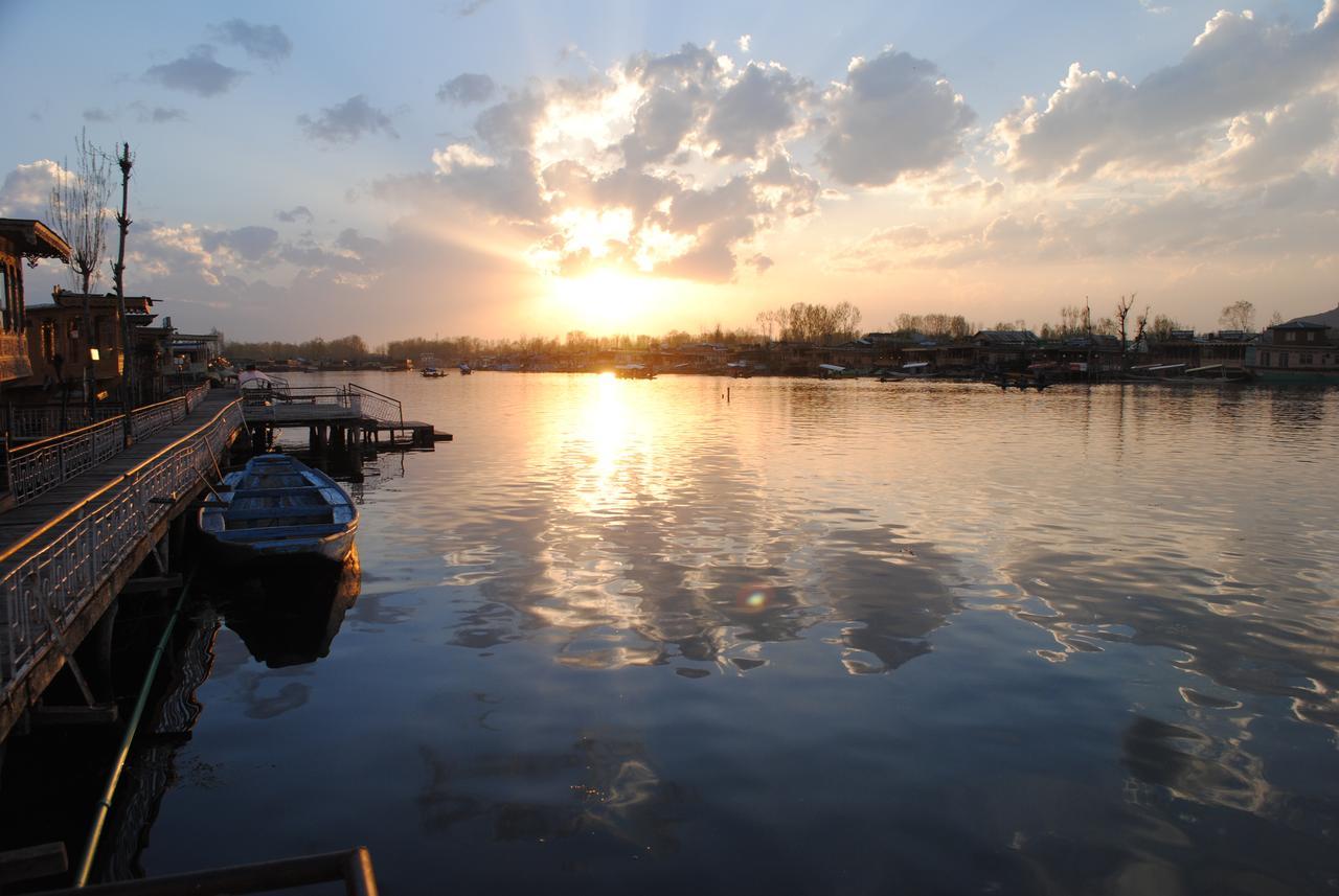 Lake Palace Group Of House Boats Srīnagar Extérieur photo