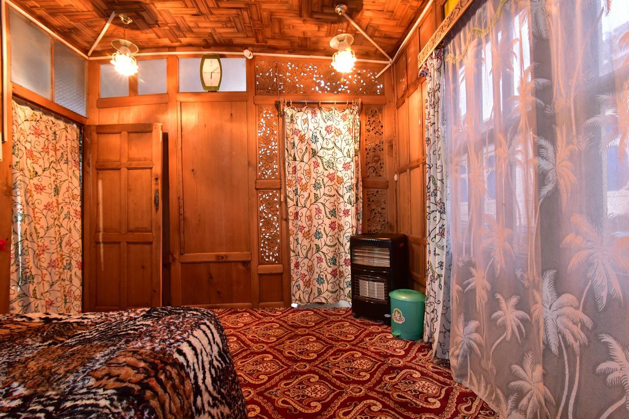 Lake Palace Group Of House Boats Srīnagar Extérieur photo