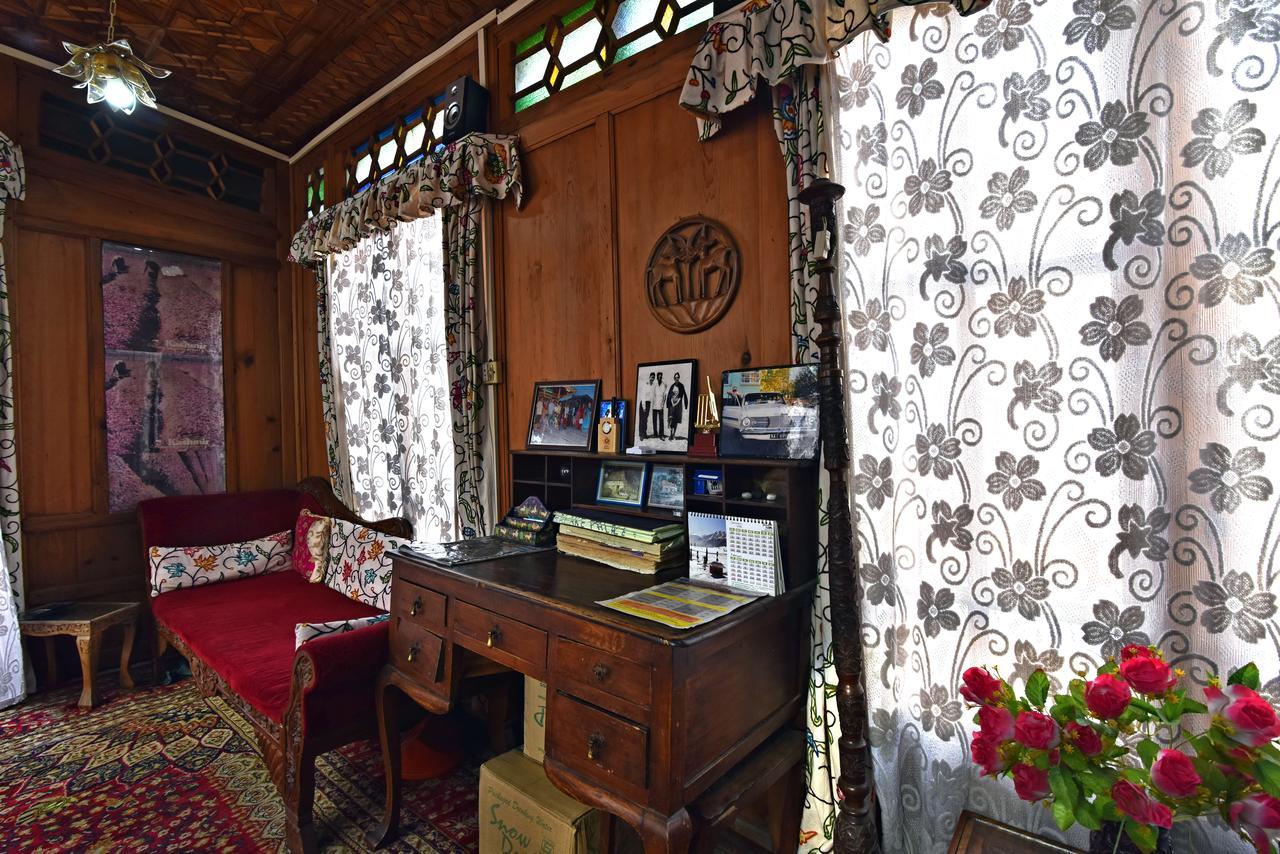 Lake Palace Group Of House Boats Srīnagar Extérieur photo