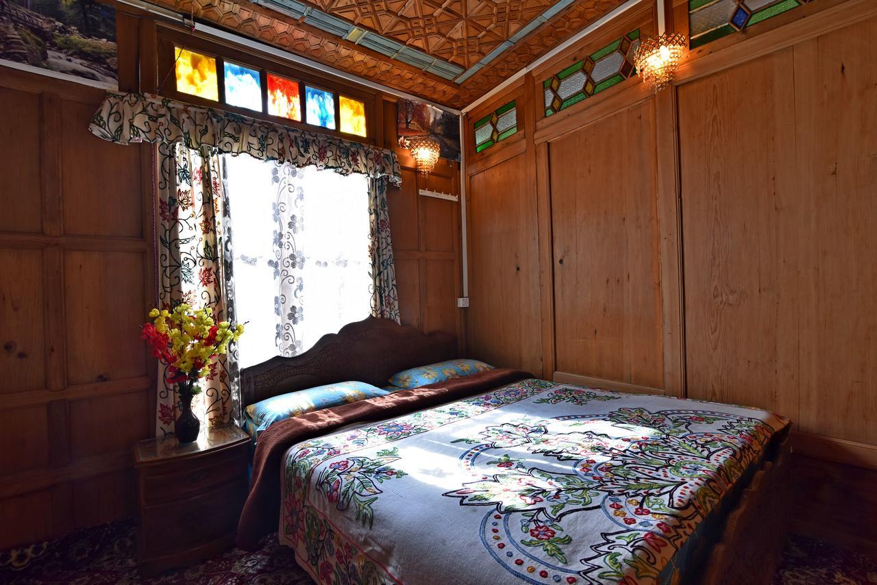 Lake Palace Group Of House Boats Srīnagar Extérieur photo