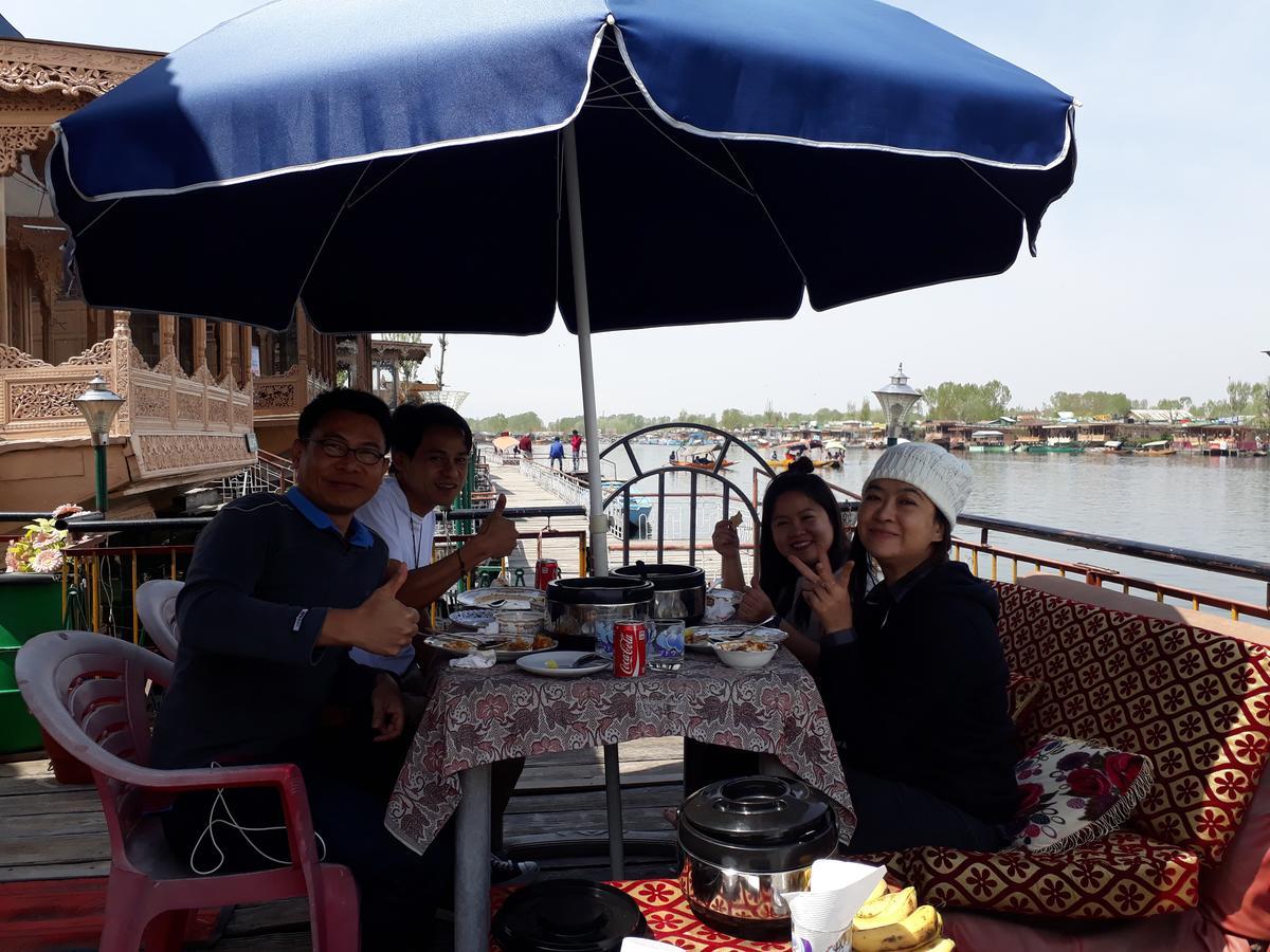 Lake Palace Group Of House Boats Srīnagar Extérieur photo