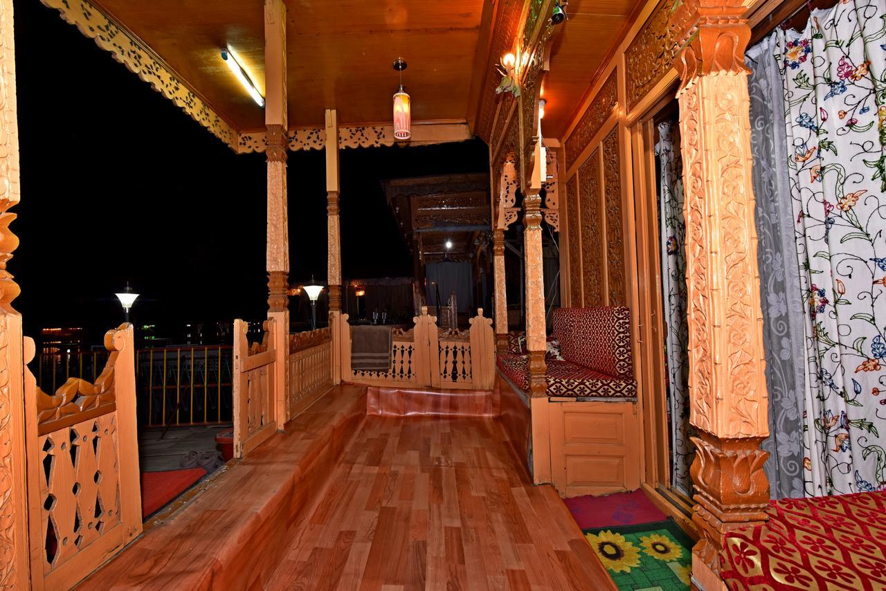 Lake Palace Group Of House Boats Srīnagar Extérieur photo